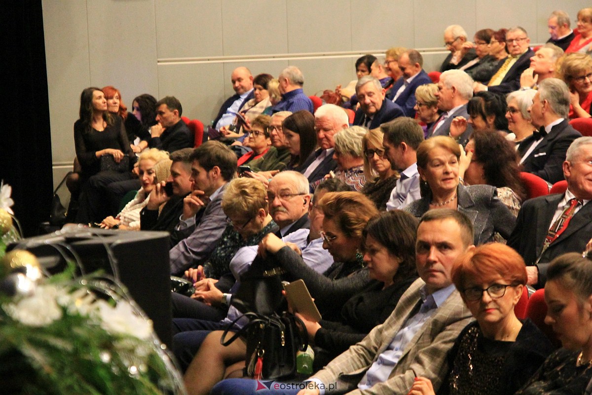 Sylwestrowa gala w OCK - Teatr Brodway ze Szczecina [31.12.2022] - zdjęcie #20 - eOstroleka.pl