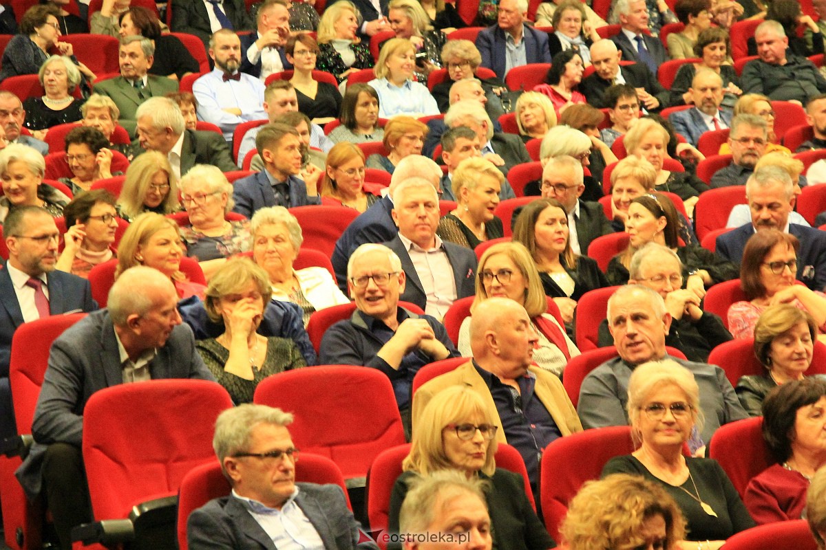 Sylwestrowa gala w OCK - Teatr Brodway ze Szczecina [31.12.2022] - zdjęcie #32 - eOstroleka.pl