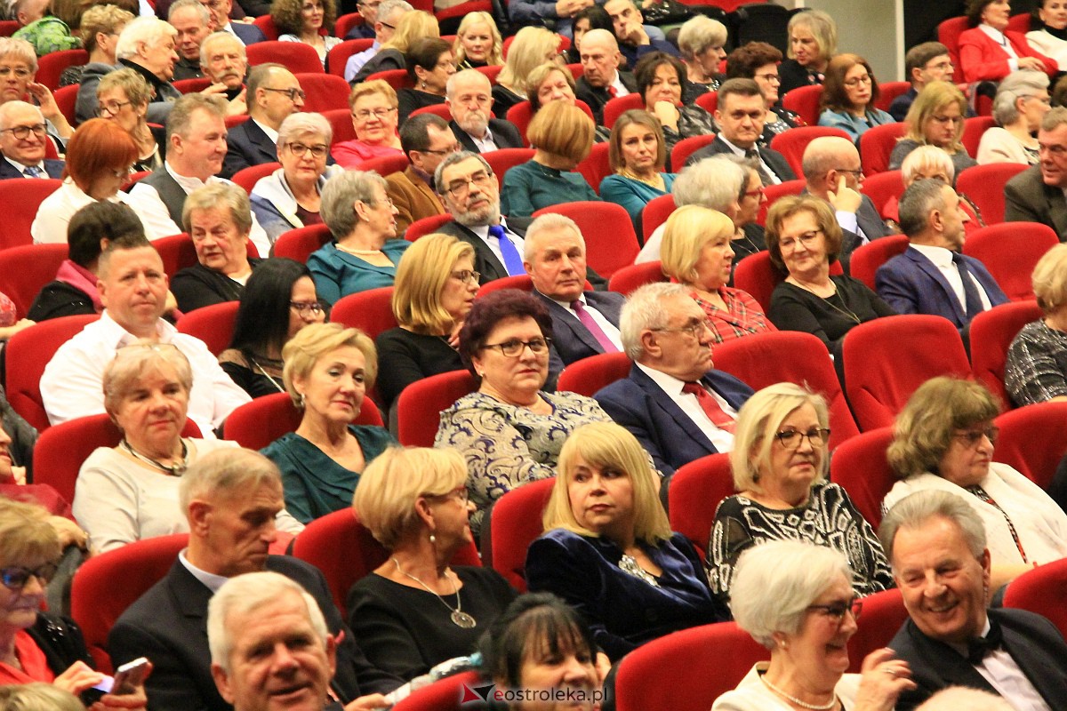 Sylwestrowa gala w OCK - Teatr Brodway ze Szczecina [31.12.2022] - zdjęcie #34 - eOstroleka.pl
