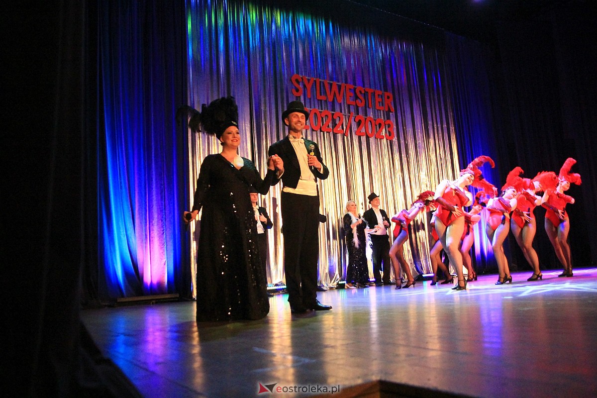 Sylwestrowa gala w OCK - Teatr Brodway ze Szczecina [31.12.2022] - zdjęcie #41 - eOstroleka.pl