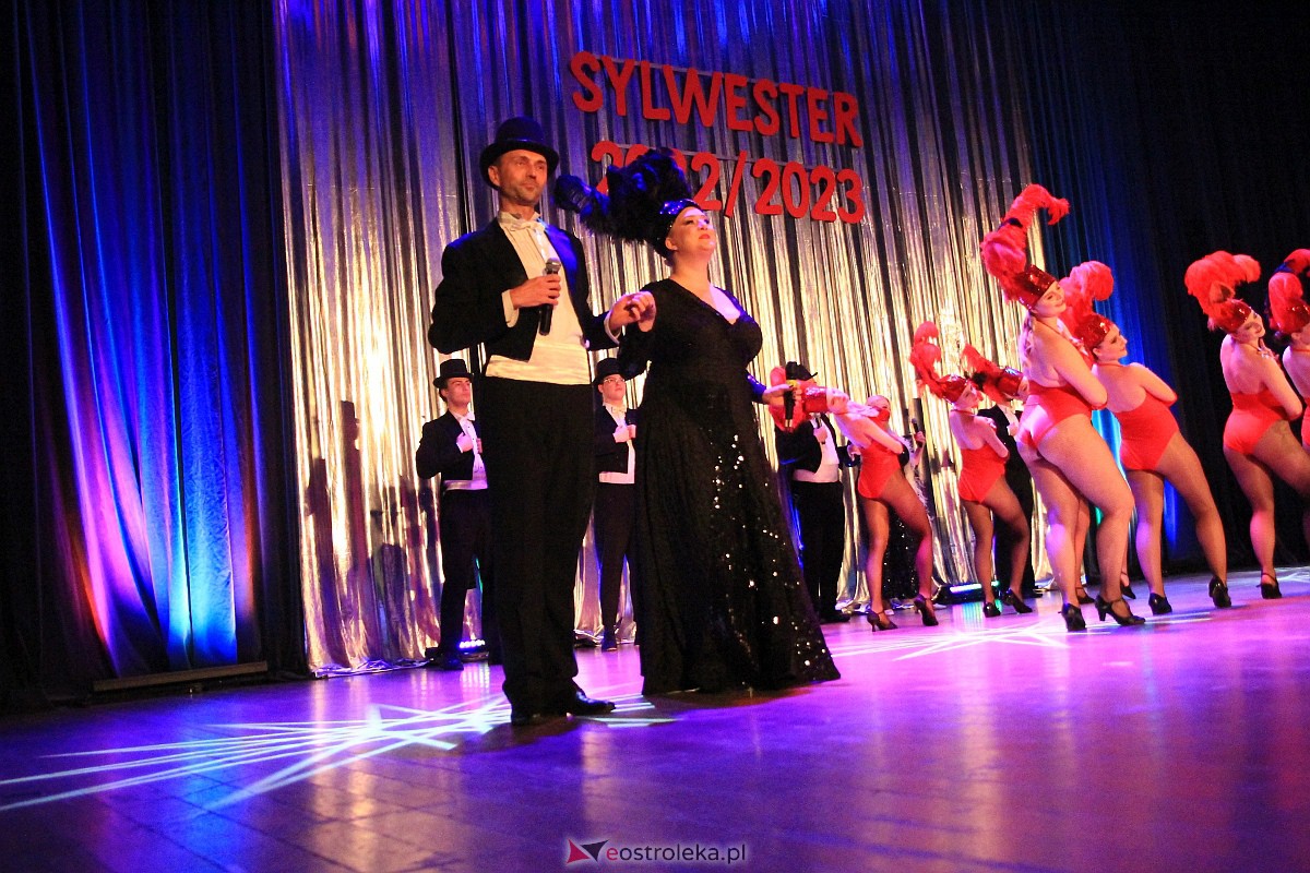 Sylwestrowa gala w OCK - Teatr Brodway ze Szczecina [31.12.2022] - zdjęcie #45 - eOstroleka.pl