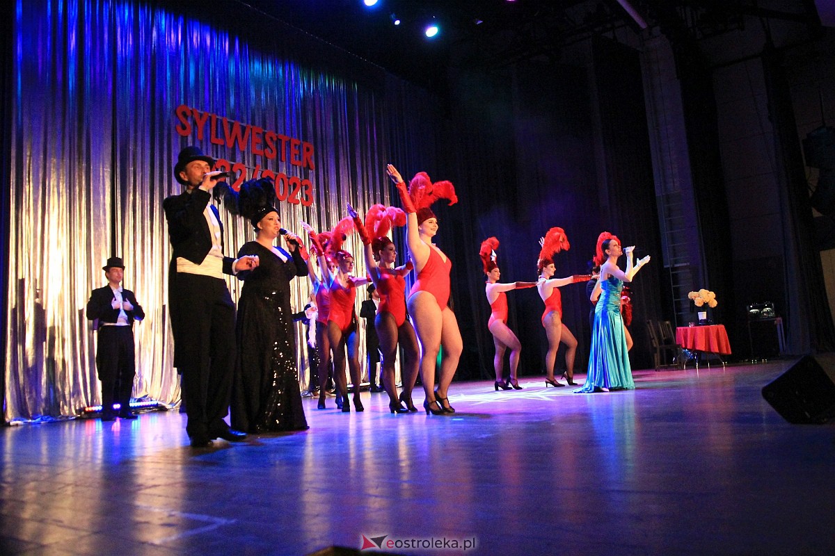 Sylwestrowa gala w OCK - Teatr Brodway ze Szczecina [31.12.2022] - zdjęcie #46 - eOstroleka.pl
