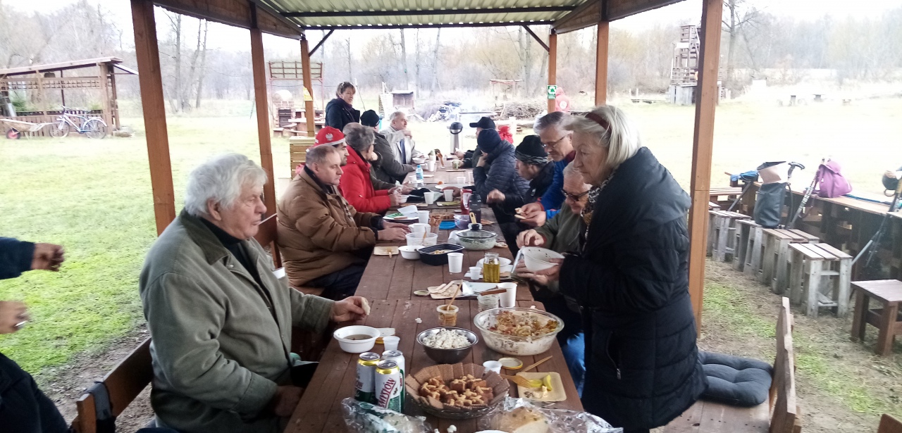 Spacerem w Nowy Rok. Ekomena podtrzymuje swoją tradycję [02.01.2023] - zdjęcie #1 - eOstroleka.pl