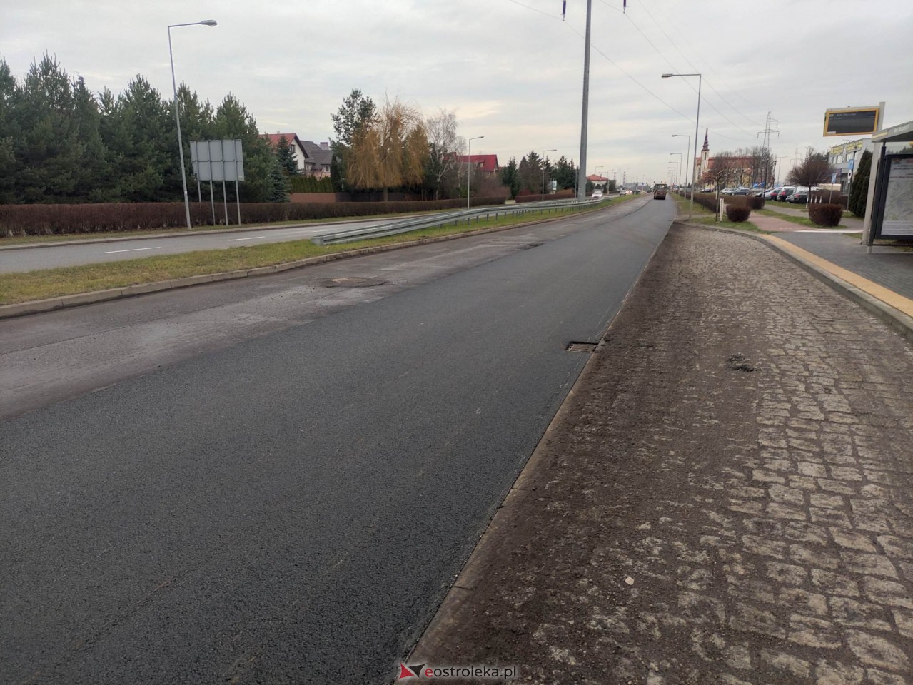 Utrudnienia na Bohaterów Warszawy. Drogowcy kładą asfalt na remontowanych odcinkach jezdni [02.01.2023] - zdjęcie #14 - eOstroleka.pl