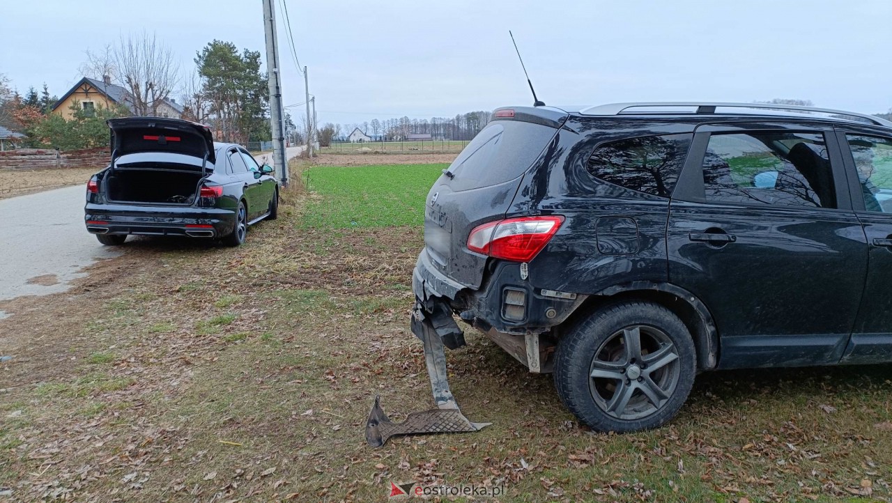 Wypadek w Siarczej Łące. Służby ratunkowe wezwało… jedno z rozbitych aut [06.01.2023] - zdjęcie #3 - eOstroleka.pl