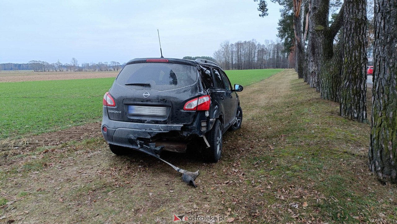 Wypadek w Siarczej Łące. Służby ratunkowe wezwało… jedno z rozbitych aut [06.01.2023] - zdjęcie #5 - eOstroleka.pl