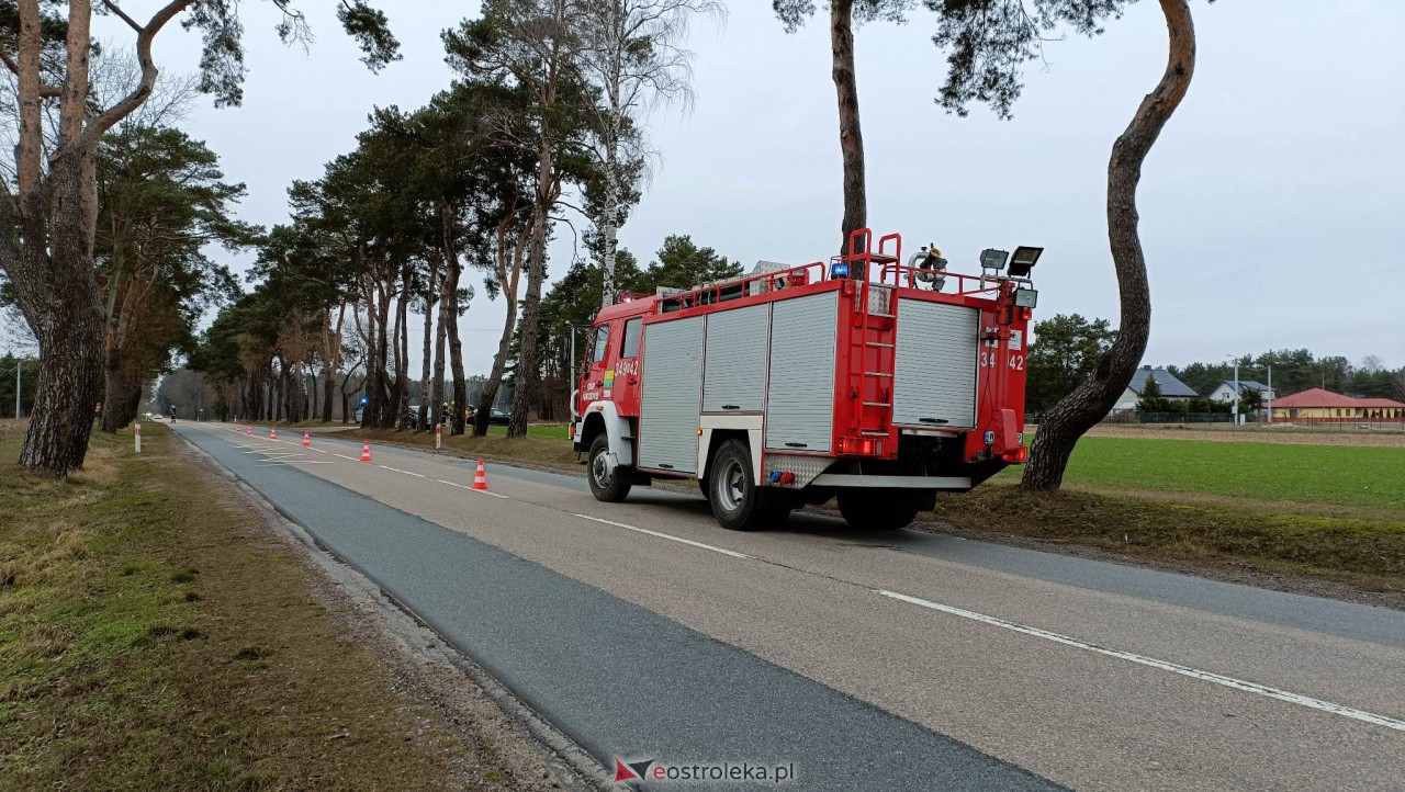Wypadek w Siarczej Łące. Służby ratunkowe wezwało… jedno z rozbitych aut [06.01.2023] - zdjęcie #6 - eOstroleka.pl