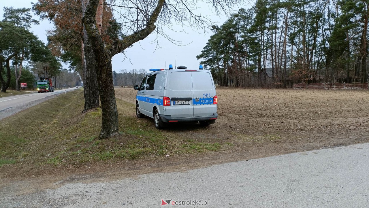 Wypadek w Siarczej Łące. Służby ratunkowe wezwało… jedno z rozbitych aut [06.01.2023] - zdjęcie #12 - eOstroleka.pl