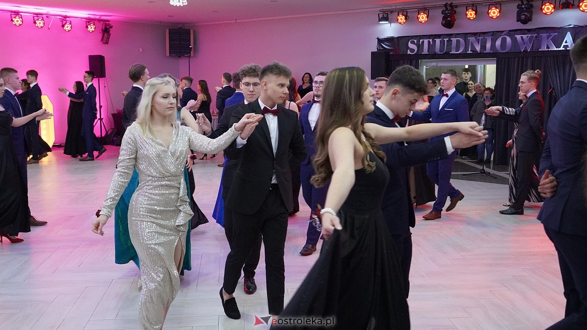 Studniówka 2023. III LO w Ostrołęce [07.01.2023] - zdjęcie #227 - eOstroleka.pl