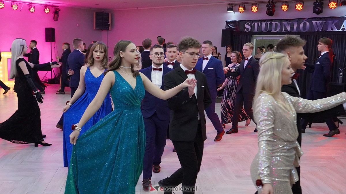Studniówka 2023. III LO w Ostrołęce [07.01.2023] - zdjęcie #226 - eOstroleka.pl