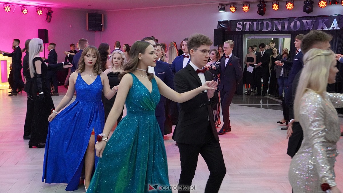 Studniówka 2023. III LO w Ostrołęce [07.01.2023] - zdjęcie #225 - eOstroleka.pl