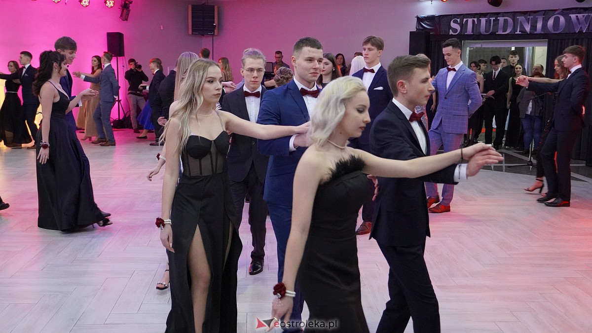 Studniówka 2023. III LO w Ostrołęce [07.01.2023] - zdjęcie #222 - eOstroleka.pl