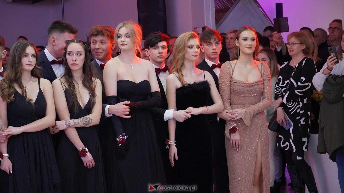 Studniówka 2023. III LO w Ostrołęce [07.01.2023] - zdjęcie #212 - eOstroleka.pl