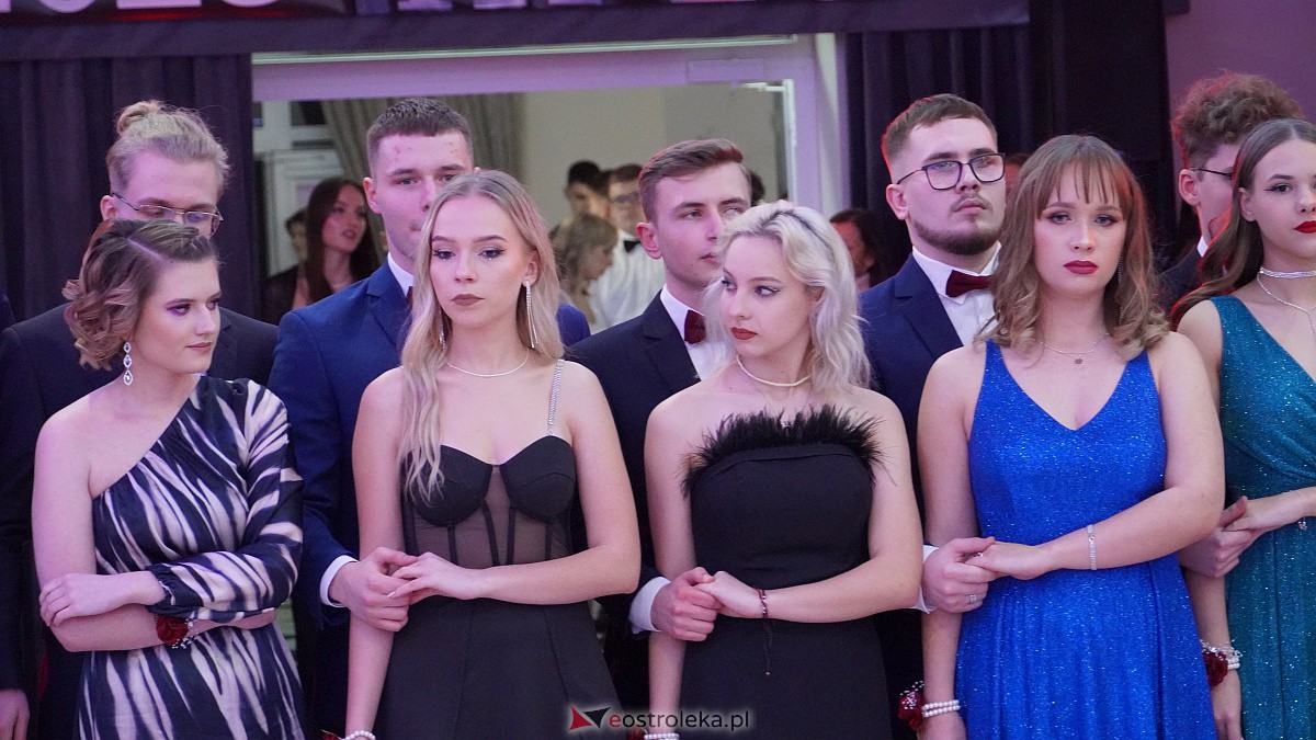 Studniówka 2023. III LO w Ostrołęce [07.01.2023] - zdjęcie #210 - eOstroleka.pl