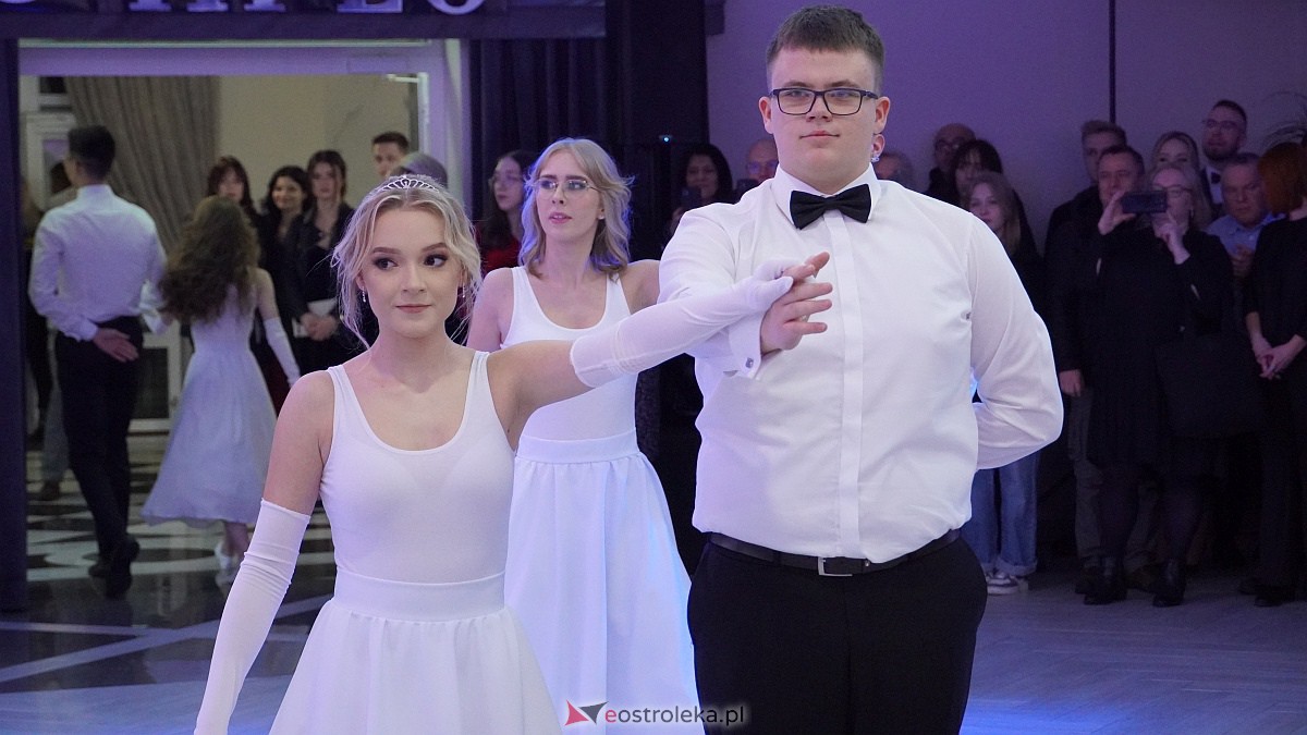 Studniówka 2023. III LO w Ostrołęce [07.01.2023] - zdjęcie #153 - eOstroleka.pl