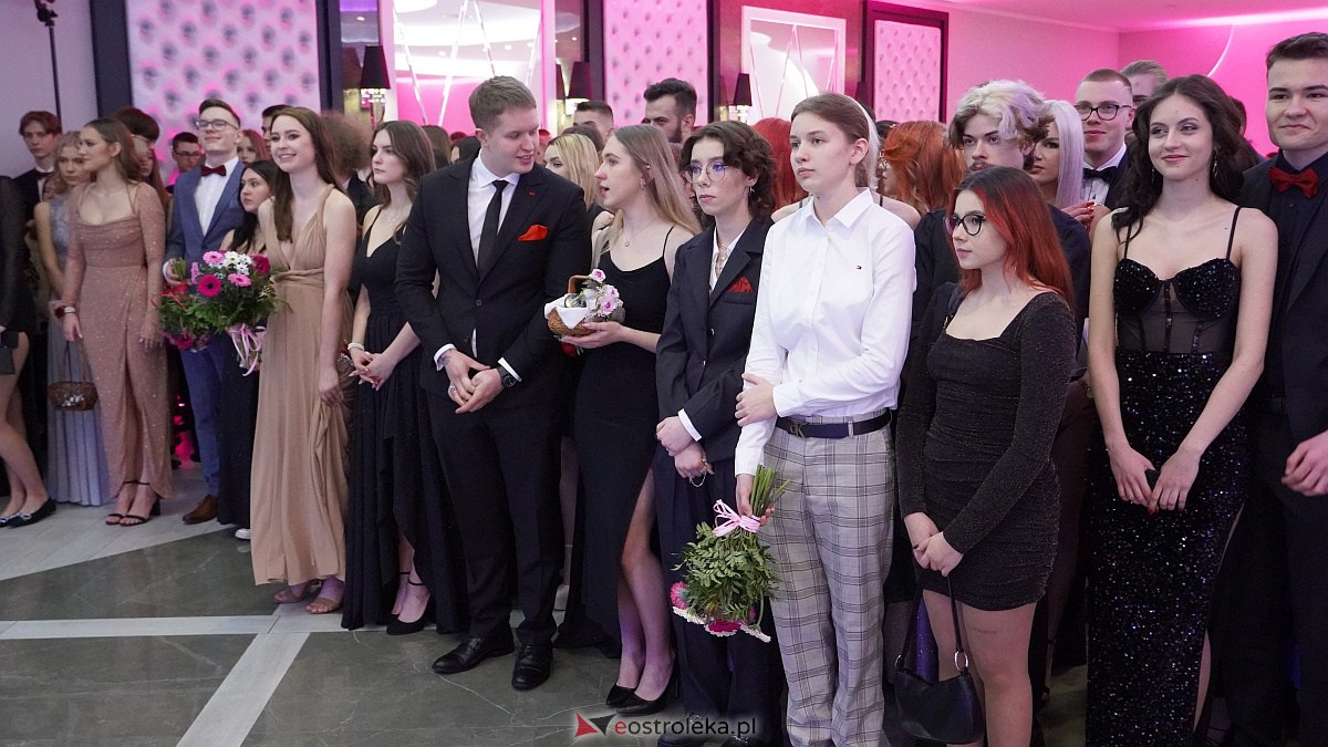 Studniówka 2023. III LO w Ostrołęce [07.01.2023] - zdjęcie #147 - eOstroleka.pl