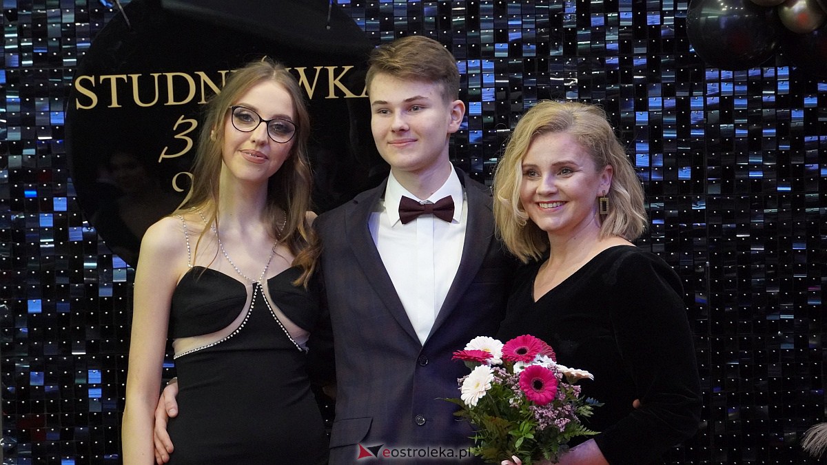 Studniówka 2023. III LO w Ostrołęce [07.01.2023] - zdjęcie #123 - eOstroleka.pl