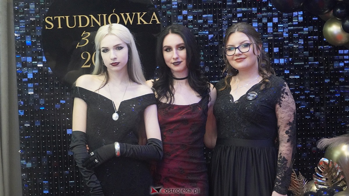 Studniówka 2023. III LO w Ostrołęce [07.01.2023] - zdjęcie #122 - eOstroleka.pl