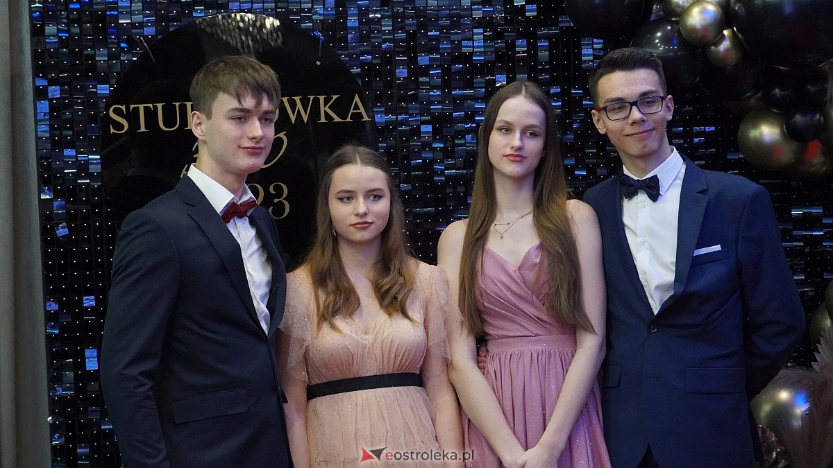 Studniówka 2023. III LO w Ostrołęce [07.01.2023] - zdjęcie #120 - eOstroleka.pl