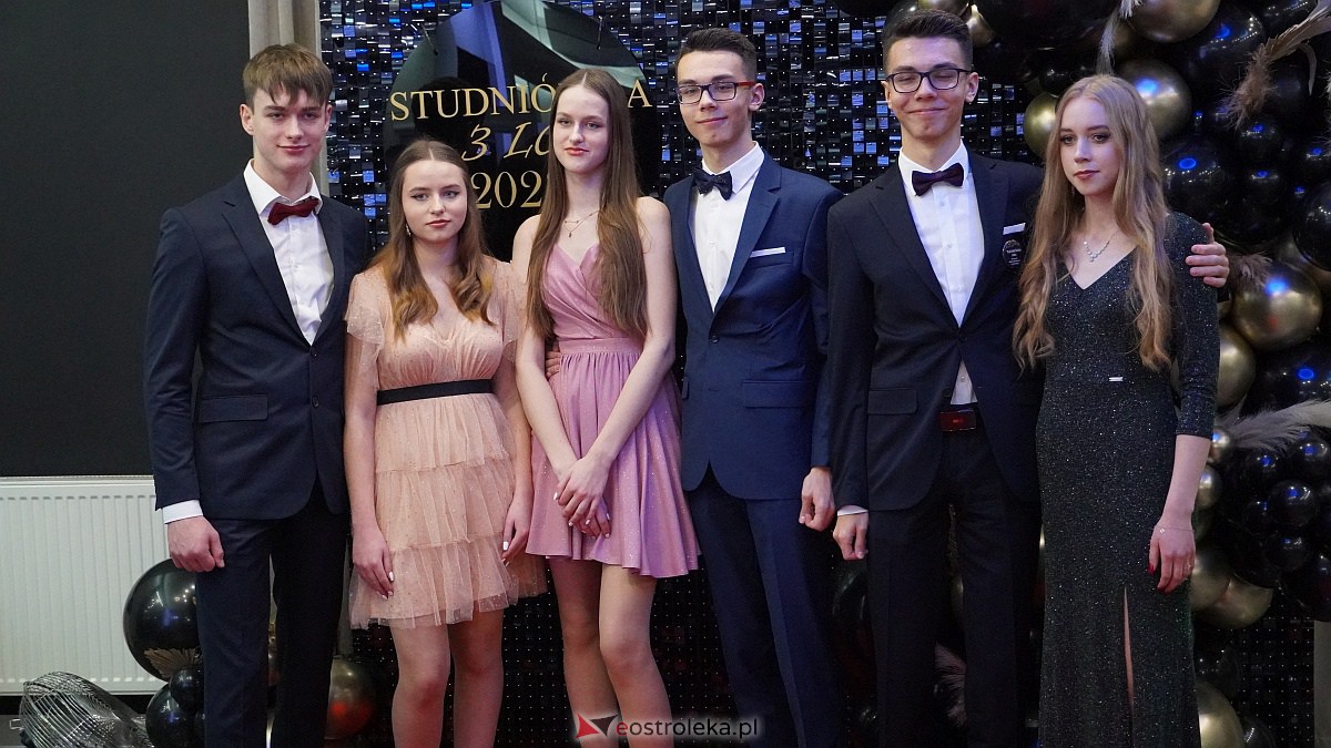 Studniówka 2023. III LO w Ostrołęce [07.01.2023] - zdjęcie #119 - eOstroleka.pl