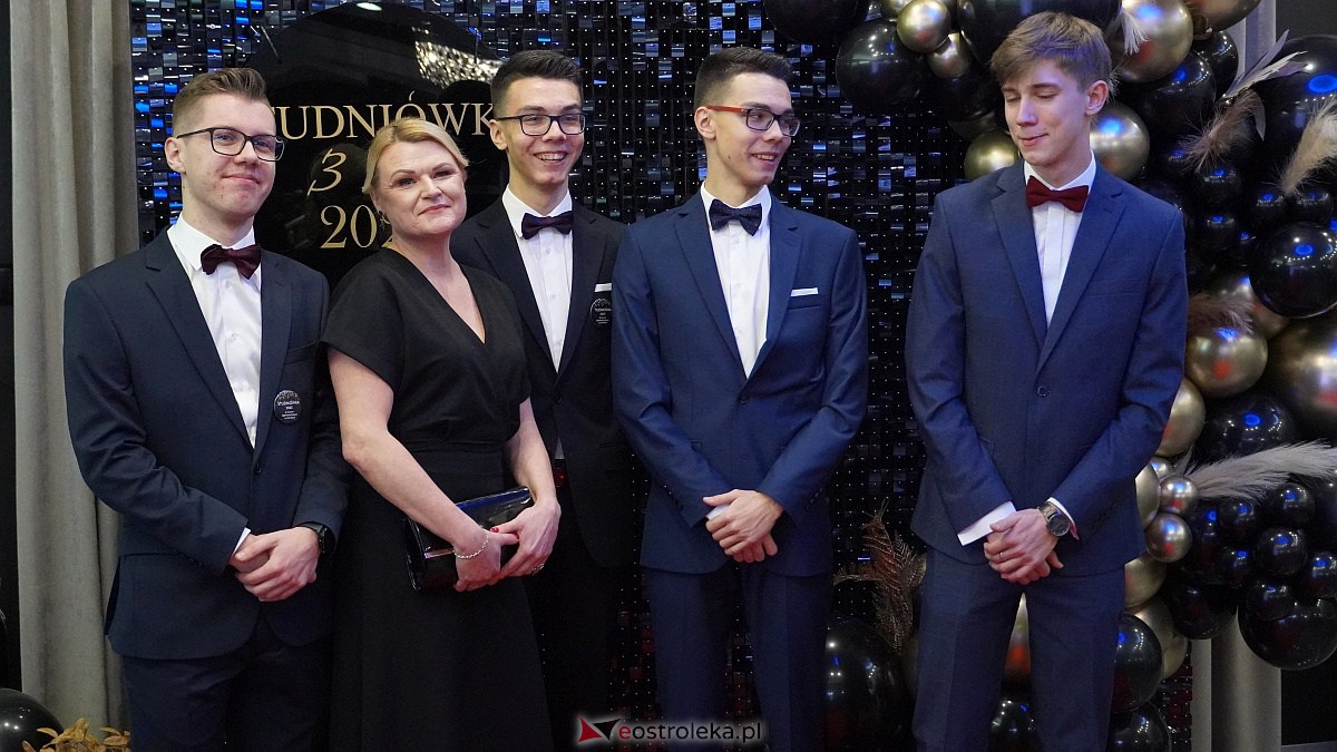 Studniówka 2023. III LO w Ostrołęce [07.01.2023] - zdjęcie #118 - eOstroleka.pl