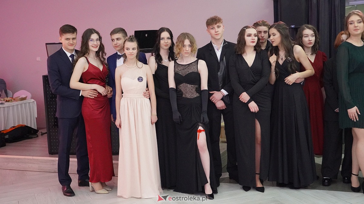 Studniówka 2023. III LO w Ostrołęce [07.01.2023] - zdjęcie #109 - eOstroleka.pl
