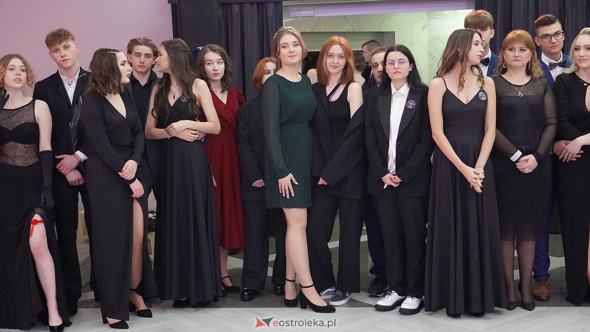 Studniówka 2023. III LO w Ostrołęce [07.01.2023] - zdjęcie #108 - eOstroleka.pl