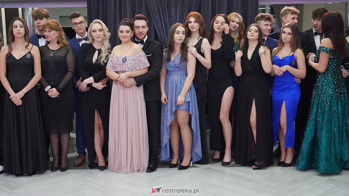 Studniówka 2023. III LO w Ostrołęce [07.01.2023] - zdjęcie #107 - eOstroleka.pl