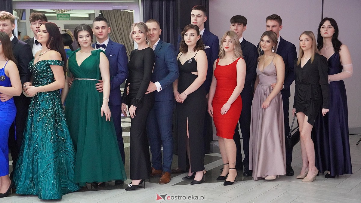 Studniówka 2023. III LO w Ostrołęce [07.01.2023] - zdjęcie #105 - eOstroleka.pl