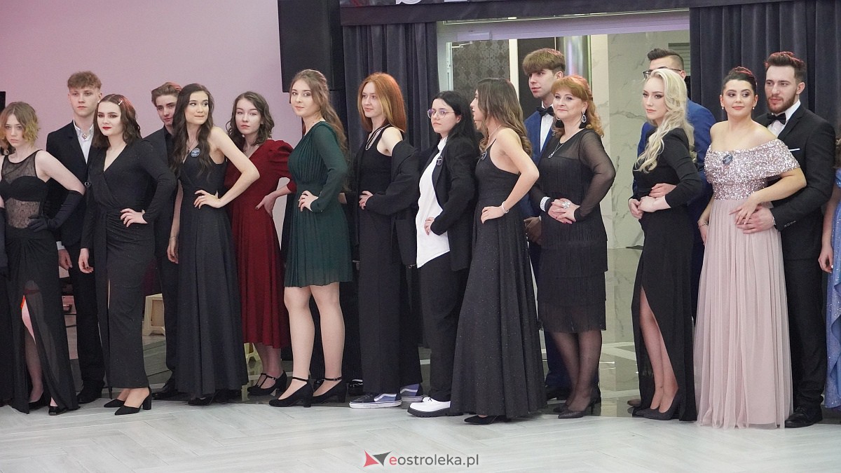 Studniówka 2023. III LO w Ostrołęce [07.01.2023] - zdjęcie #101 - eOstroleka.pl