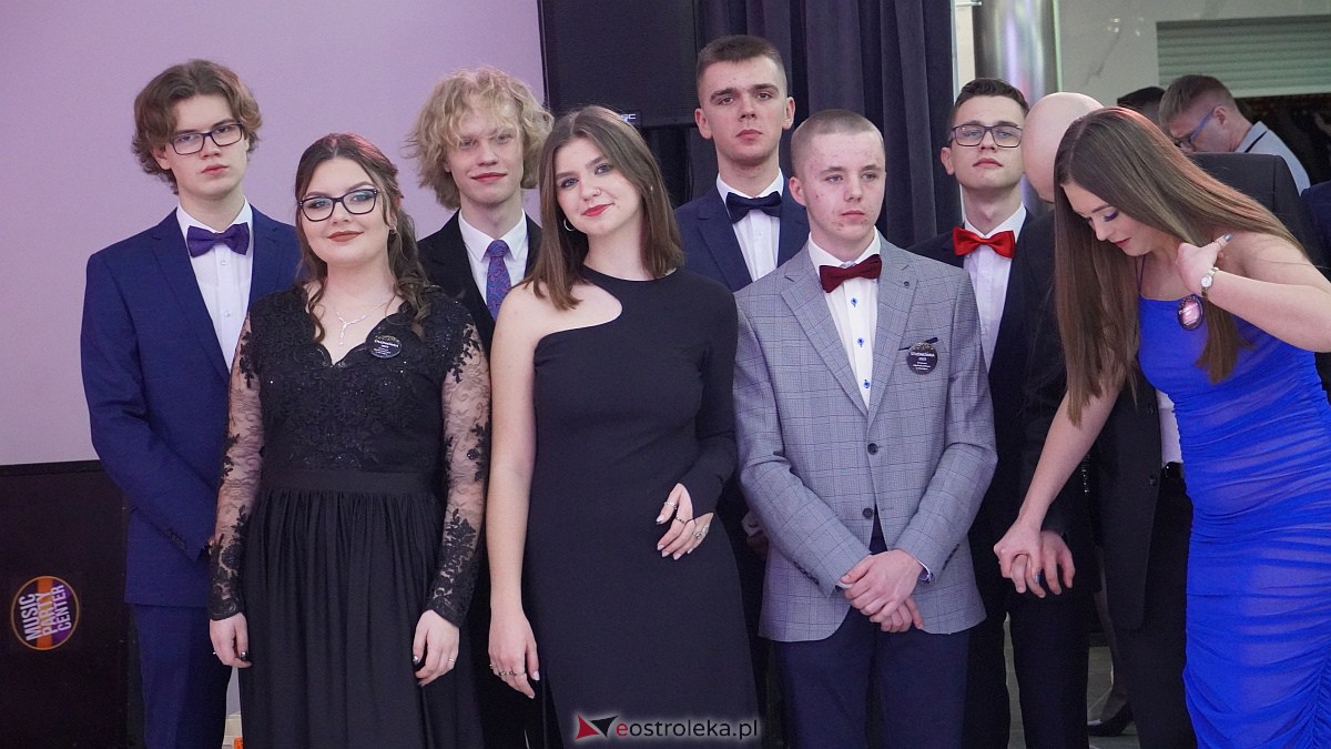 Studniówka 2023. III LO w Ostrołęce [07.01.2023] - zdjęcie #97 - eOstroleka.pl