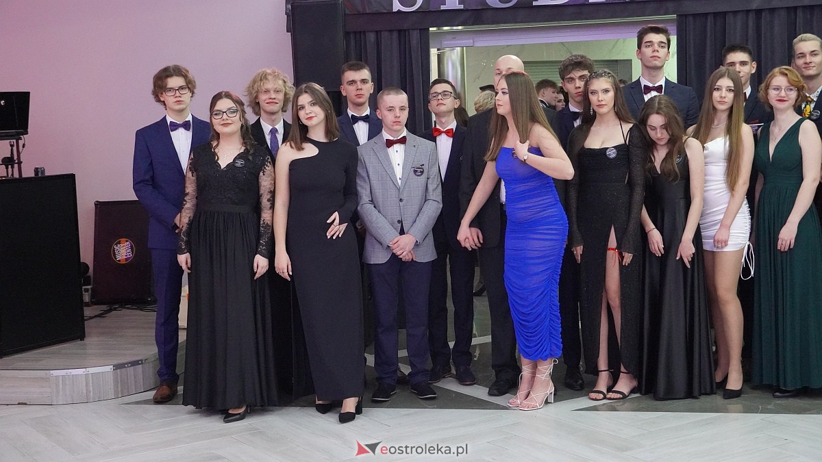 Studniówka 2023. III LO w Ostrołęce [07.01.2023] - zdjęcie #96 - eOstroleka.pl
