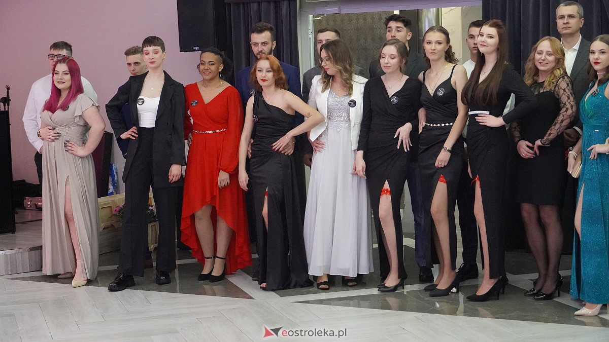 Studniówka 2023. III LO w Ostrołęce [07.01.2023] - zdjęcie #87 - eOstroleka.pl