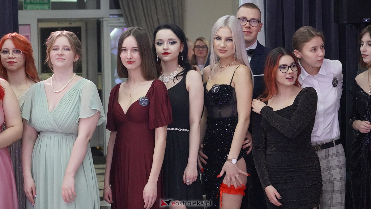 Studniówka 2023. III LO w Ostrołęce [07.01.2023] - zdjęcie #77 - eOstroleka.pl