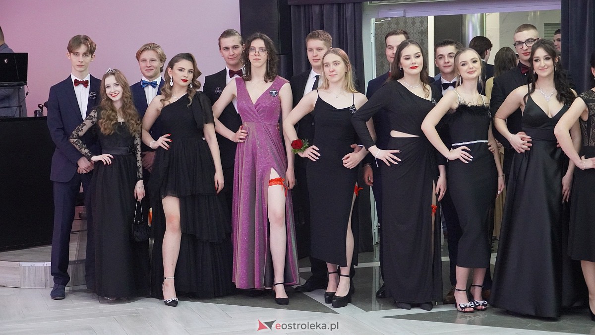Studniówka 2023. III LO w Ostrołęce [07.01.2023] - zdjęcie #76 - eOstroleka.pl