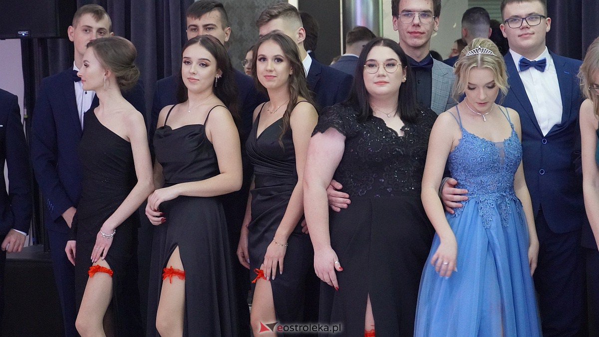 Studniówka 2023. III LO w Ostrołęce [07.01.2023] - zdjęcie #67 - eOstroleka.pl