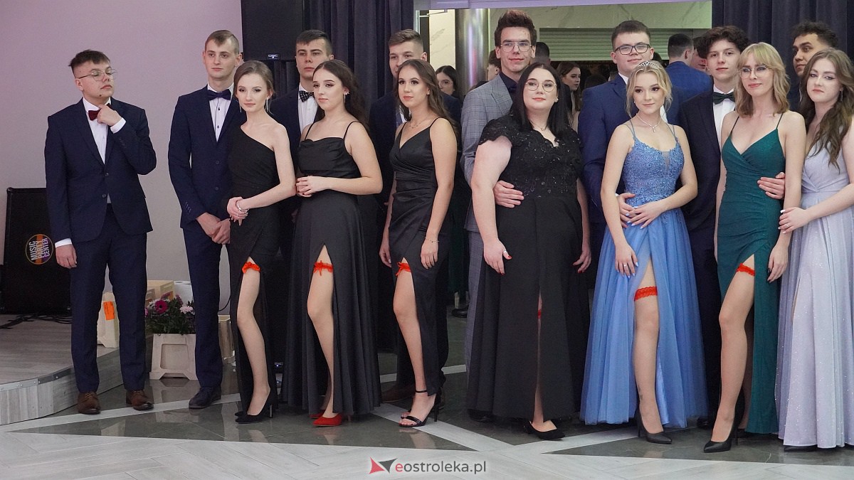 Studniówka 2023. III LO w Ostrołęce [07.01.2023] - zdjęcie #66 - eOstroleka.pl