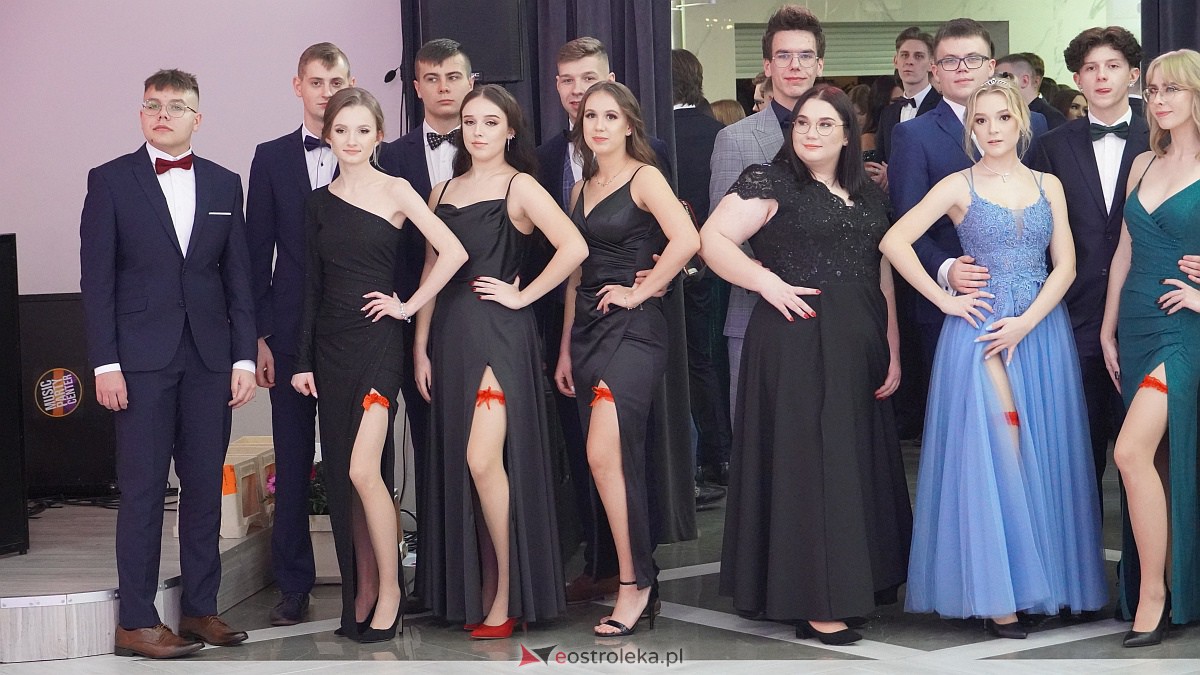 Studniówka 2023. III LO w Ostrołęce [07.01.2023] - zdjęcie #65 - eOstroleka.pl