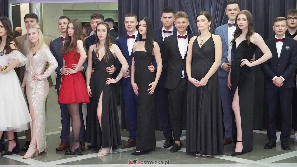 Studniówka 2023. III LO w Ostrołęce [07.01.2023] - zdjęcie #56 - eOstroleka.pl