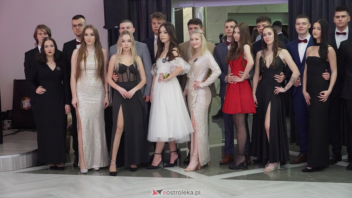 Studniówka 2023. III LO w Ostrołęce [07.01.2023] - zdjęcie #55 - eOstroleka.pl