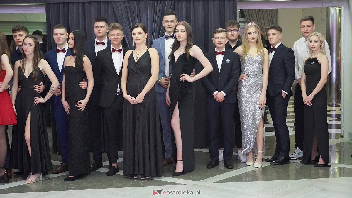 Studniówka 2023. III LO w Ostrołęce [07.01.2023] - zdjęcie #54 - eOstroleka.pl