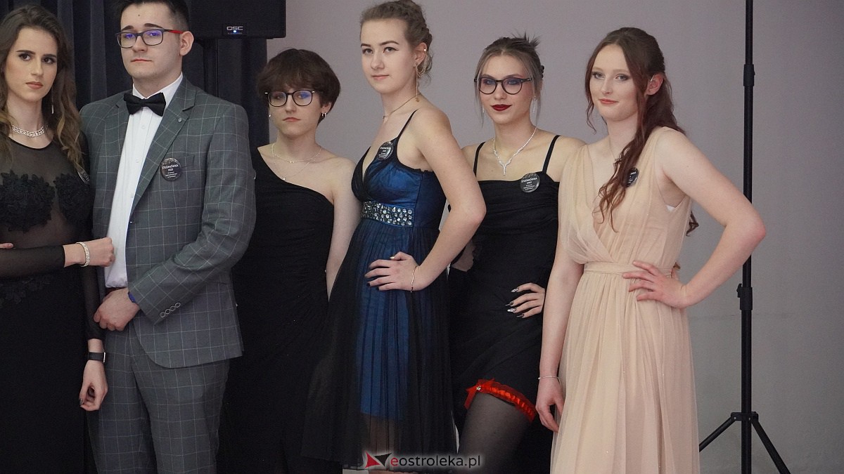 Studniówka 2023. III LO w Ostrołęce [07.01.2023] - zdjęcie #52 - eOstroleka.pl