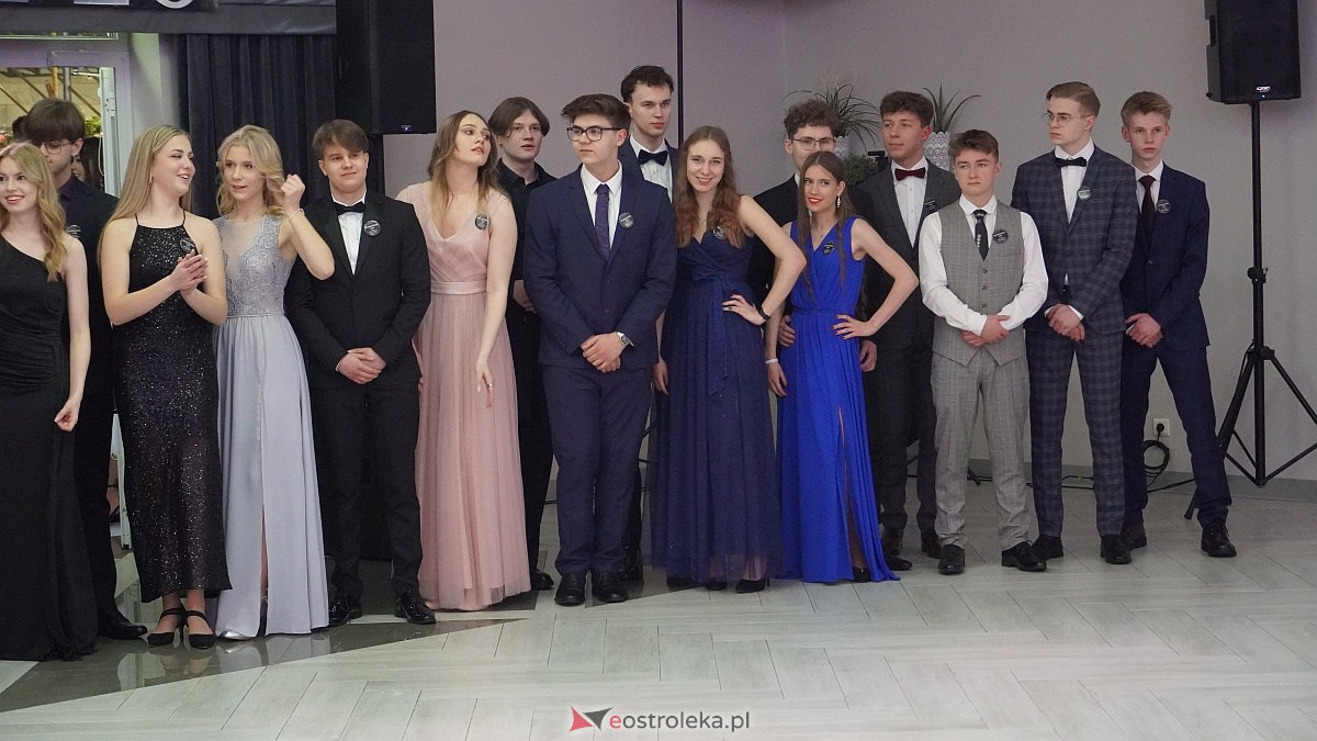 Studniówka 2023. III LO w Ostrołęce [07.01.2023] - zdjęcie #42 - eOstroleka.pl