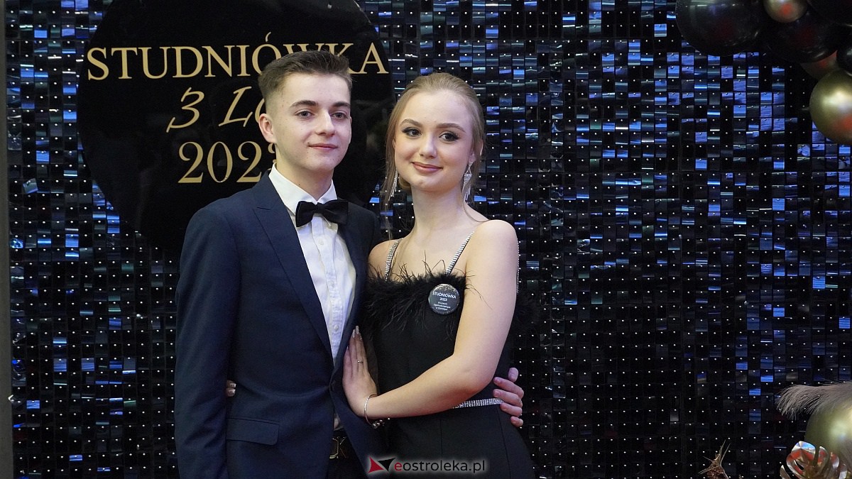 Studniówka 2023. III LO w Ostrołęce [07.01.2023] - zdjęcie #37 - eOstroleka.pl