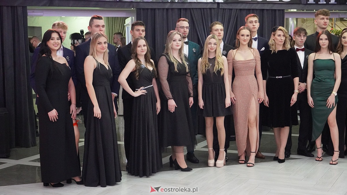 Studniówka 2023. III LO w Ostrołęce [07.01.2023] - zdjęcie #34 - eOstroleka.pl