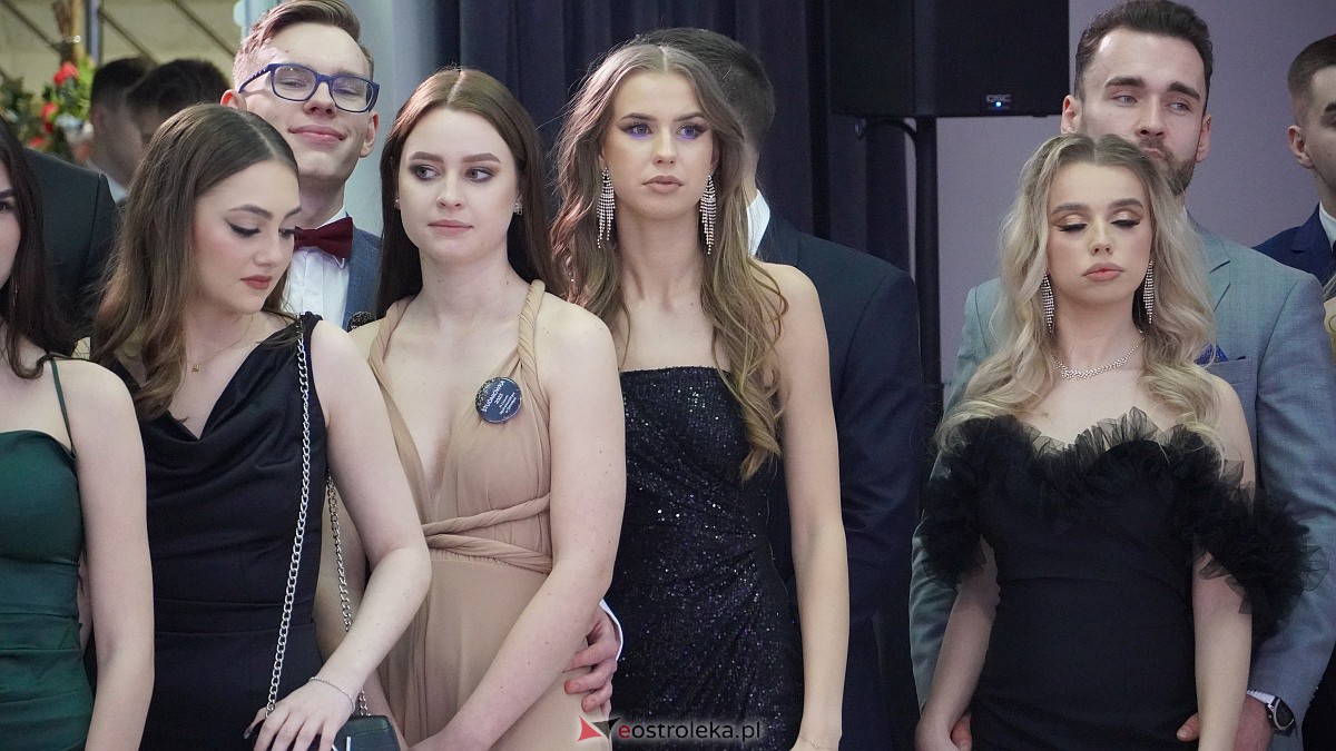 Studniówka 2023. III LO w Ostrołęce [07.01.2023] - zdjęcie #32 - eOstroleka.pl
