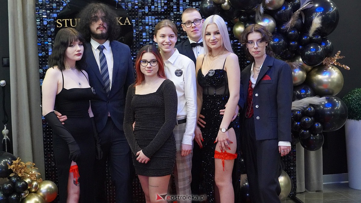 Studniówka 2023. III LO w Ostrołęce [07.01.2023] - zdjęcie #26 - eOstroleka.pl