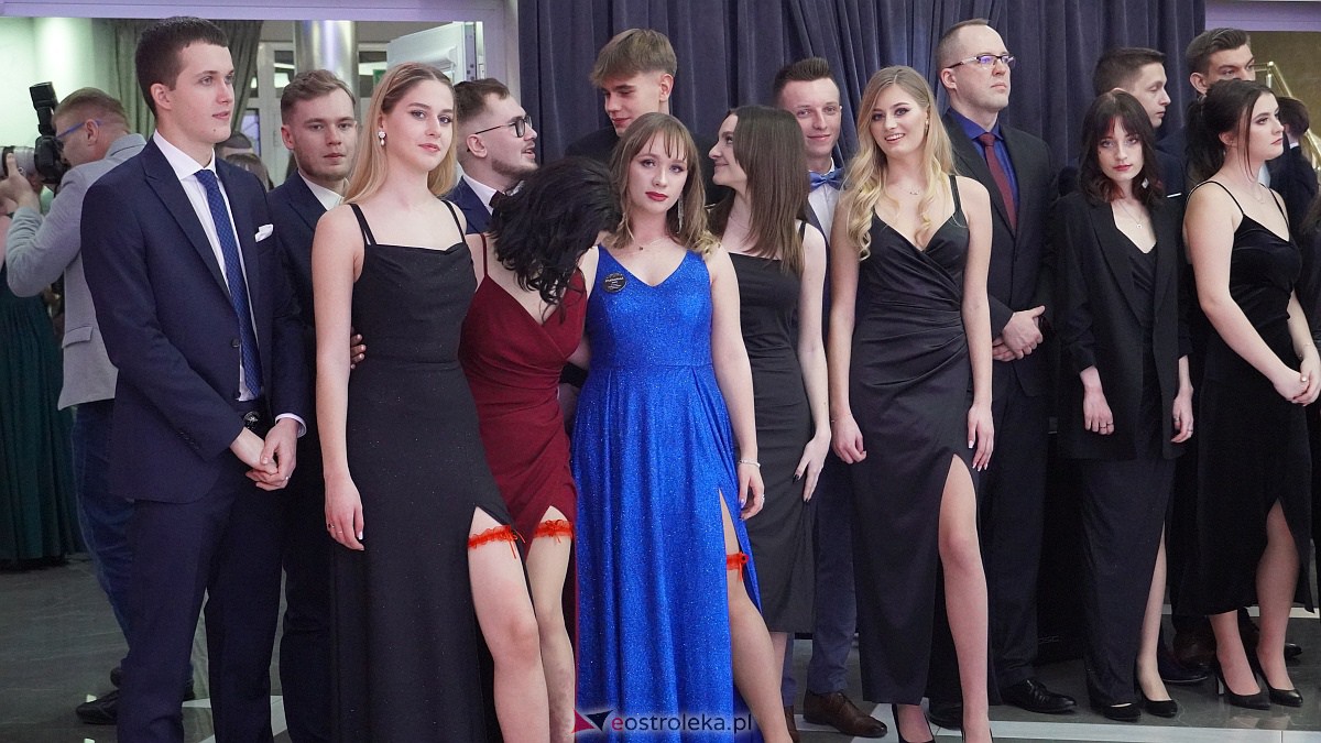 Studniówka 2023. III LO w Ostrołęce [07.01.2023] - zdjęcie #22 - eOstroleka.pl