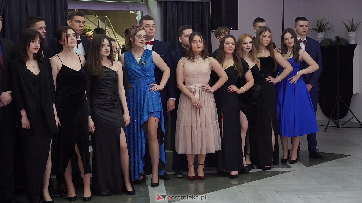 Studniówka 2023. III LO w Ostrołęce [07.01.2023] - zdjęcie #18 - eOstroleka.pl