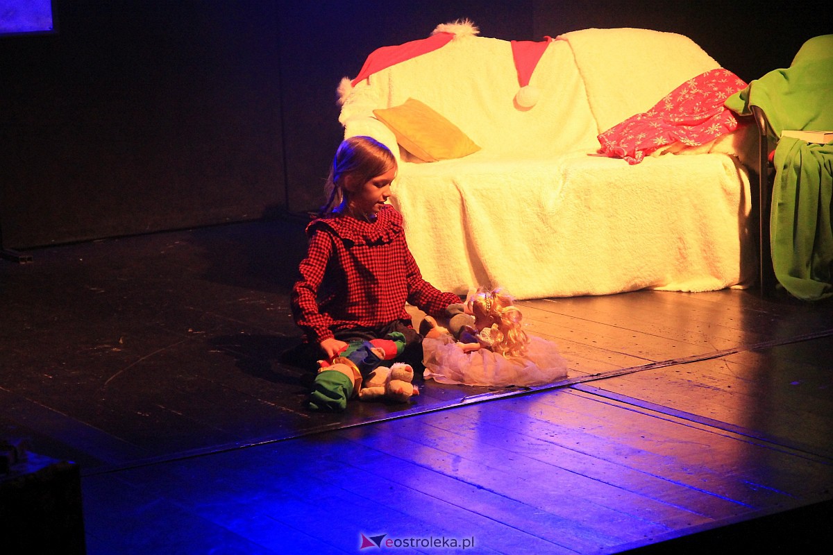 “Niewidzialni” w Klubie Oczko. Magiczna kraina Świętego Mikołaja i świątecznych prezentów [08.01.2023] - zdjęcie #37 - eOstroleka.pl